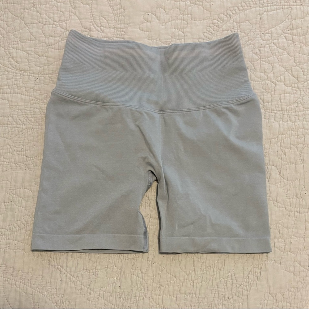 BuffBunny Women's Light Gray Bike Shorts | Size S